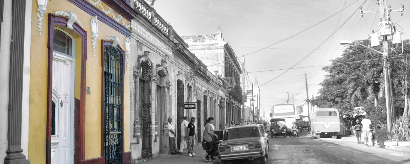 Fachada de Marilope Hostal mirando hacia el oeste de la ciudad