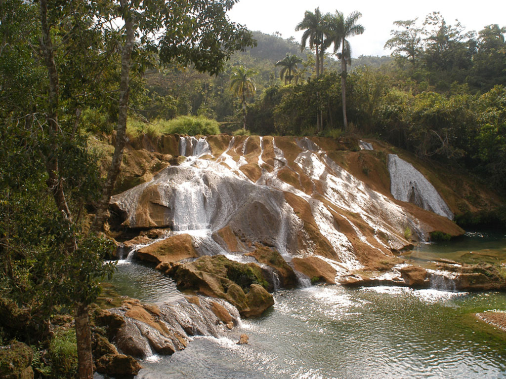 Desde Marilope Hostal es posible visitar el parque natural y cascadas de El Nicho