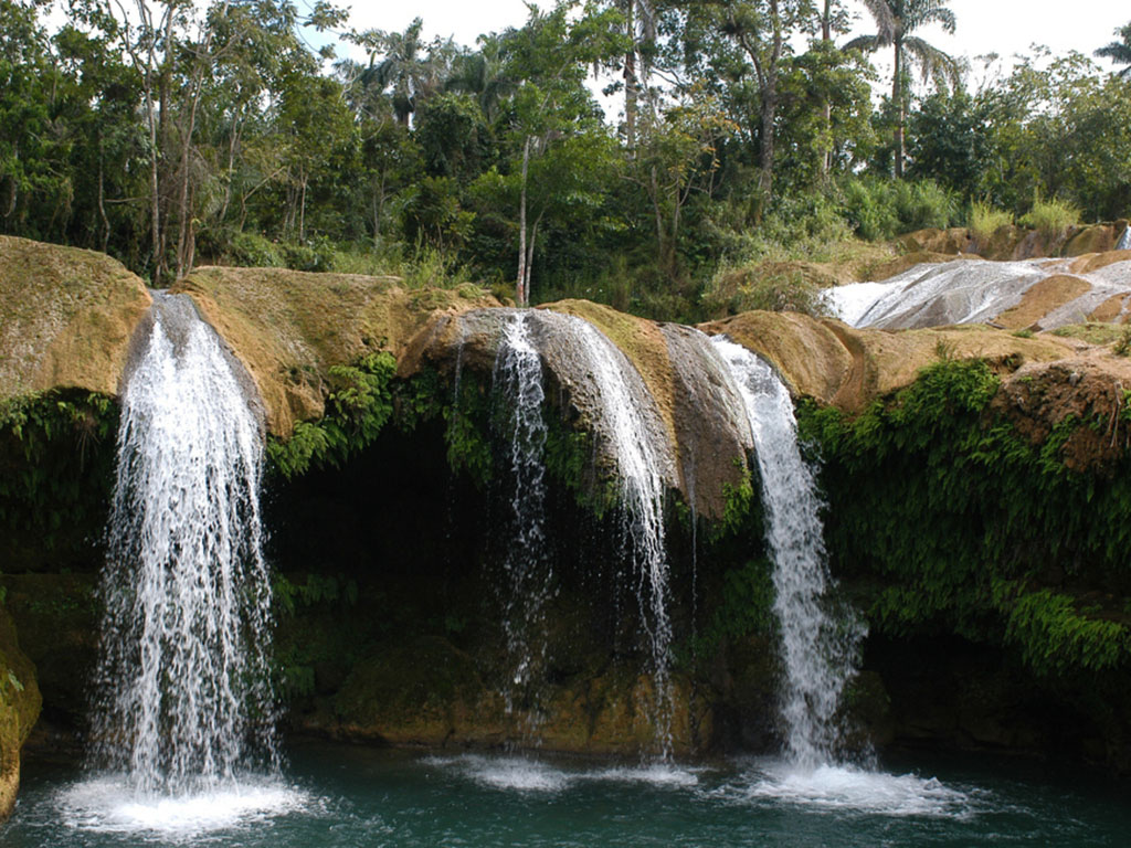 Cascadas en parque natural El Nicho, a sólo 1 hora y media de Marilope Hostal