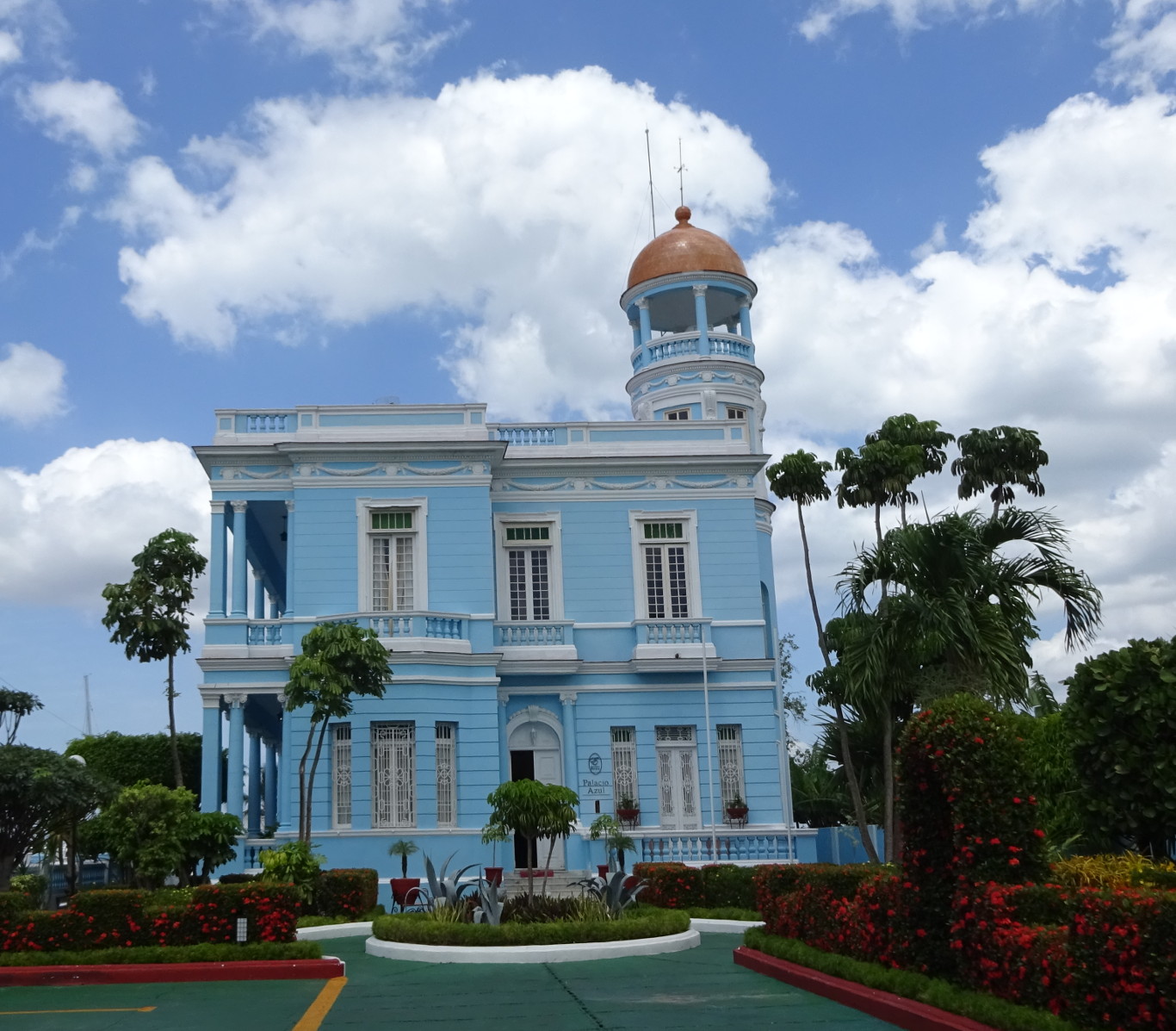 Palacio Azul en Punta Gorda, Cienfuegos a 30 minutos de Marilope Hostal