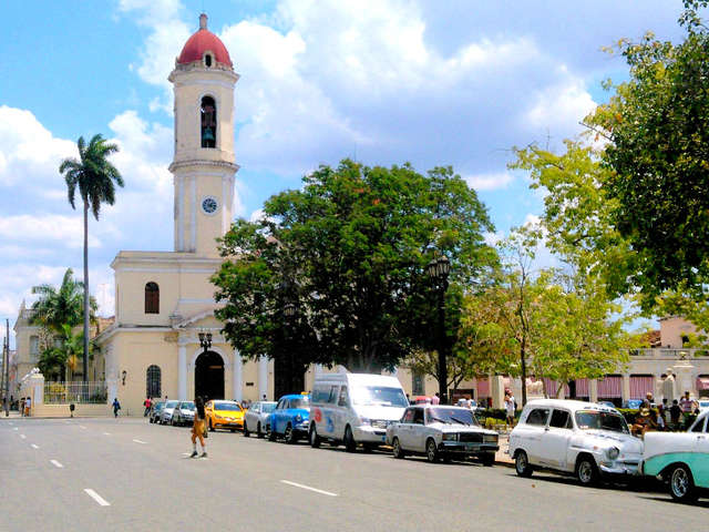 Visita al centro histórico de Cienfuegos